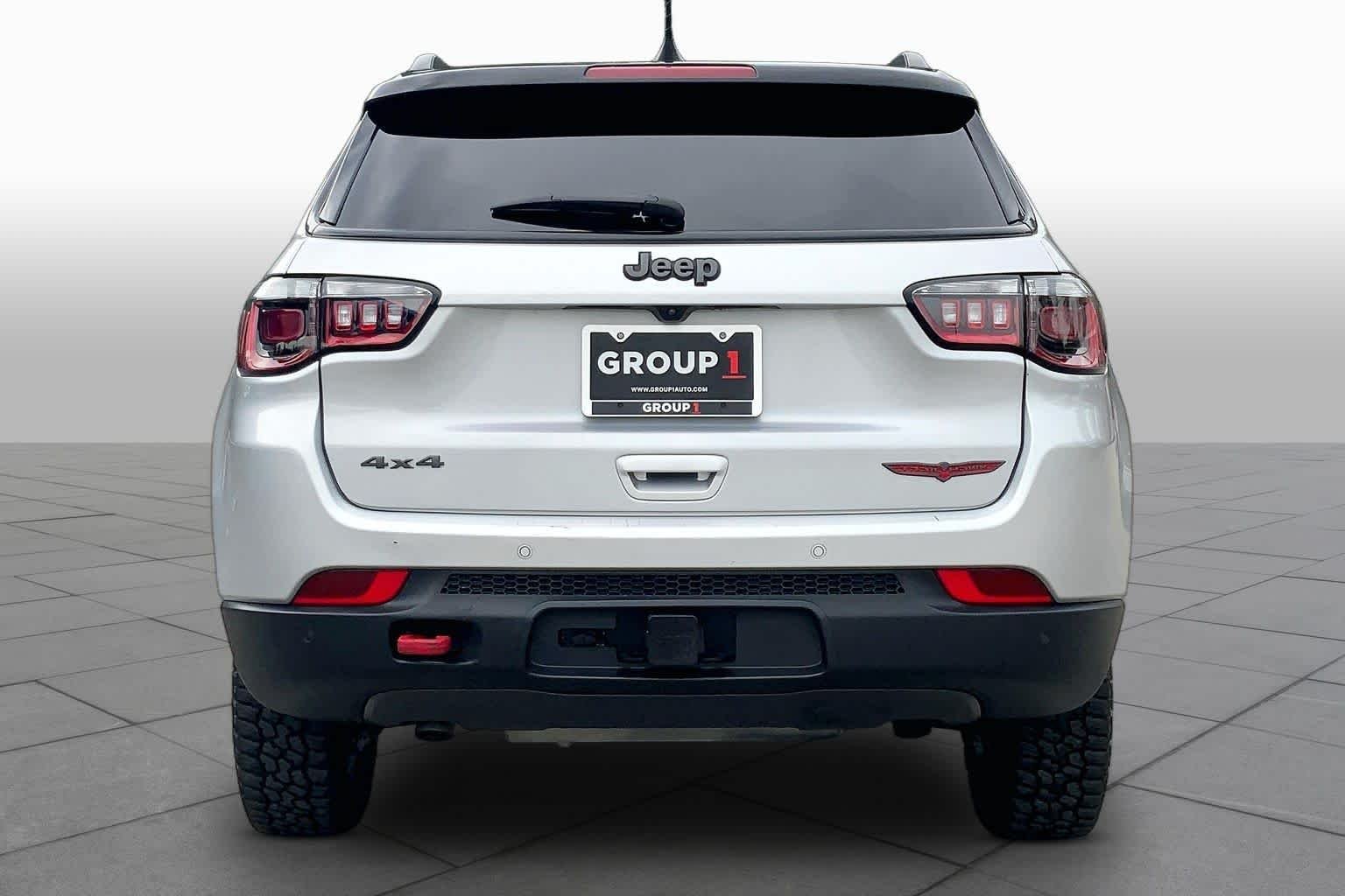 Used 2025 Silver Zynith Metallic Clearcoat Jeep Trailhawk image 4