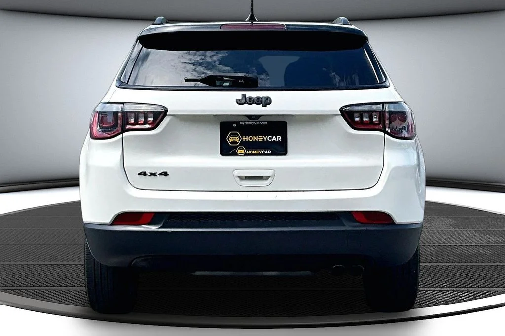 Certified Used 2019 White Jeep Latitude image 5