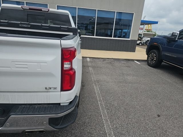 Used 2022 White Chevrolet LTZ image 10