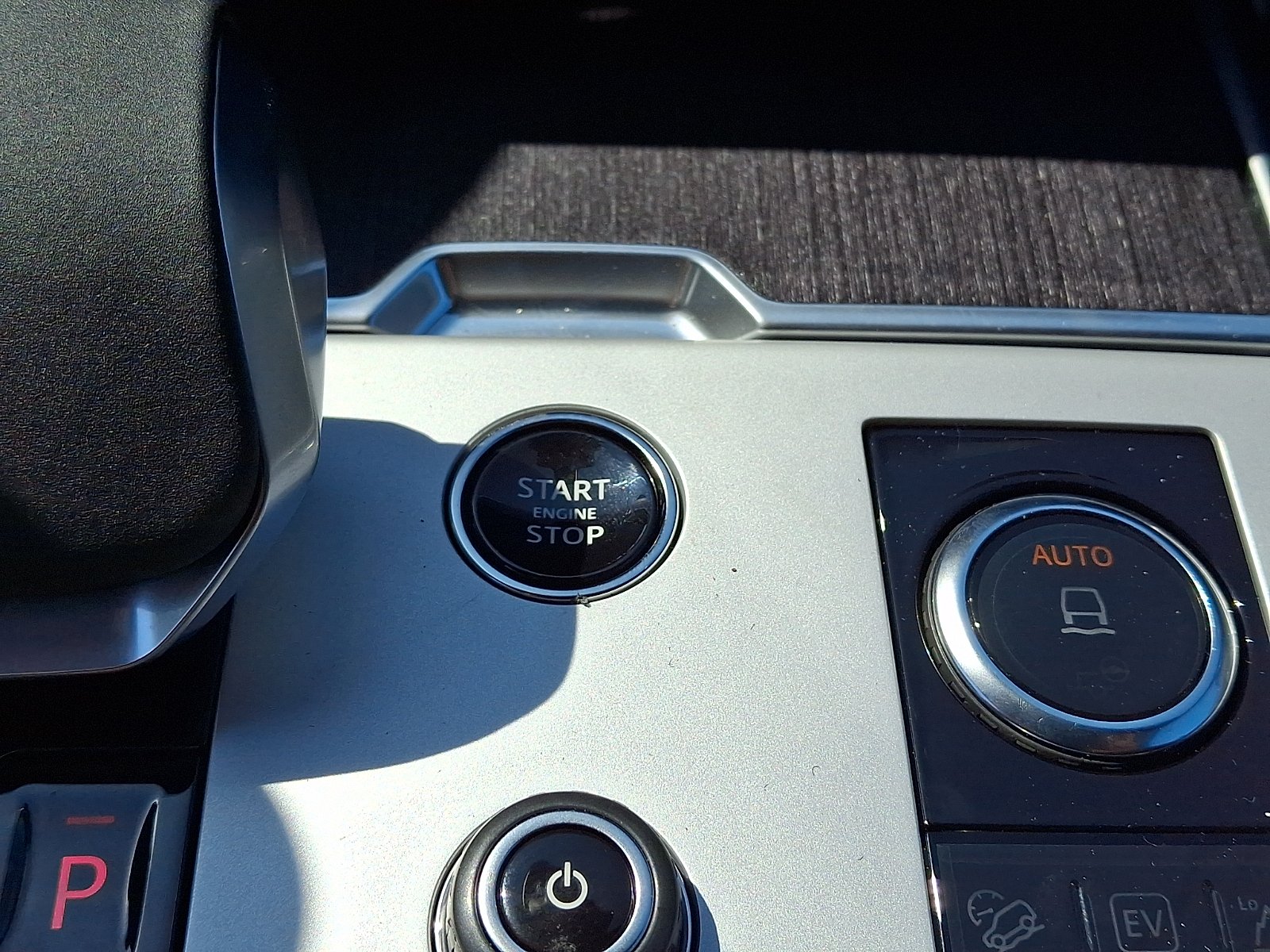New 2027 Santorini Black Land Rover SE image 16