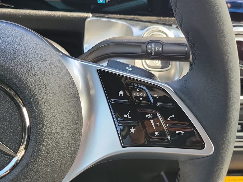 New 2026 Polar White Mercedes-Benz GLB 250 image 27