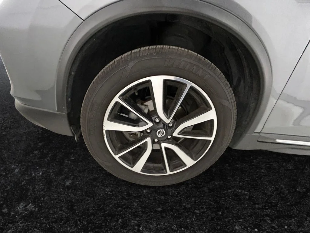 Used 2019 Gray Nissan SL image 27