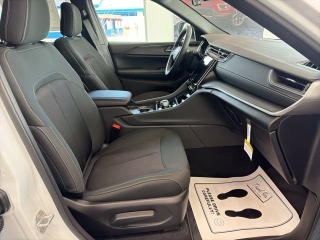 New 2026 Bright White Clear-Coat Exterior Paint Jeep Laredo image 13