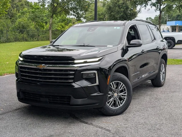 2025 Chevrolet Traverse LT