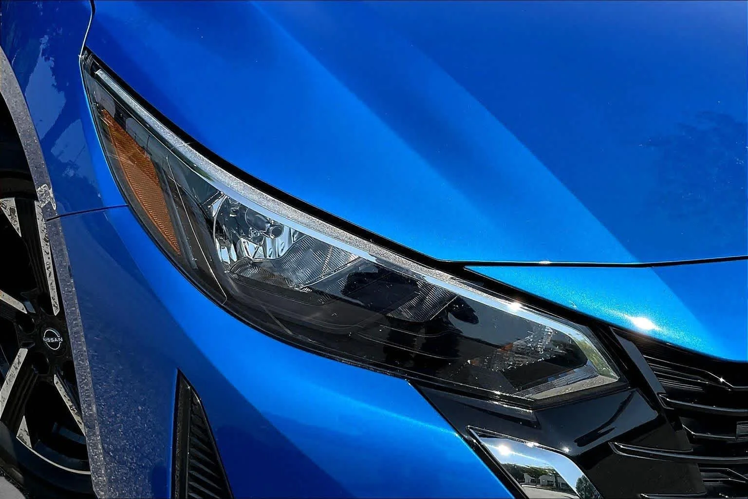 Used 2025 Electric Blue Metallic Nissan SV image 27