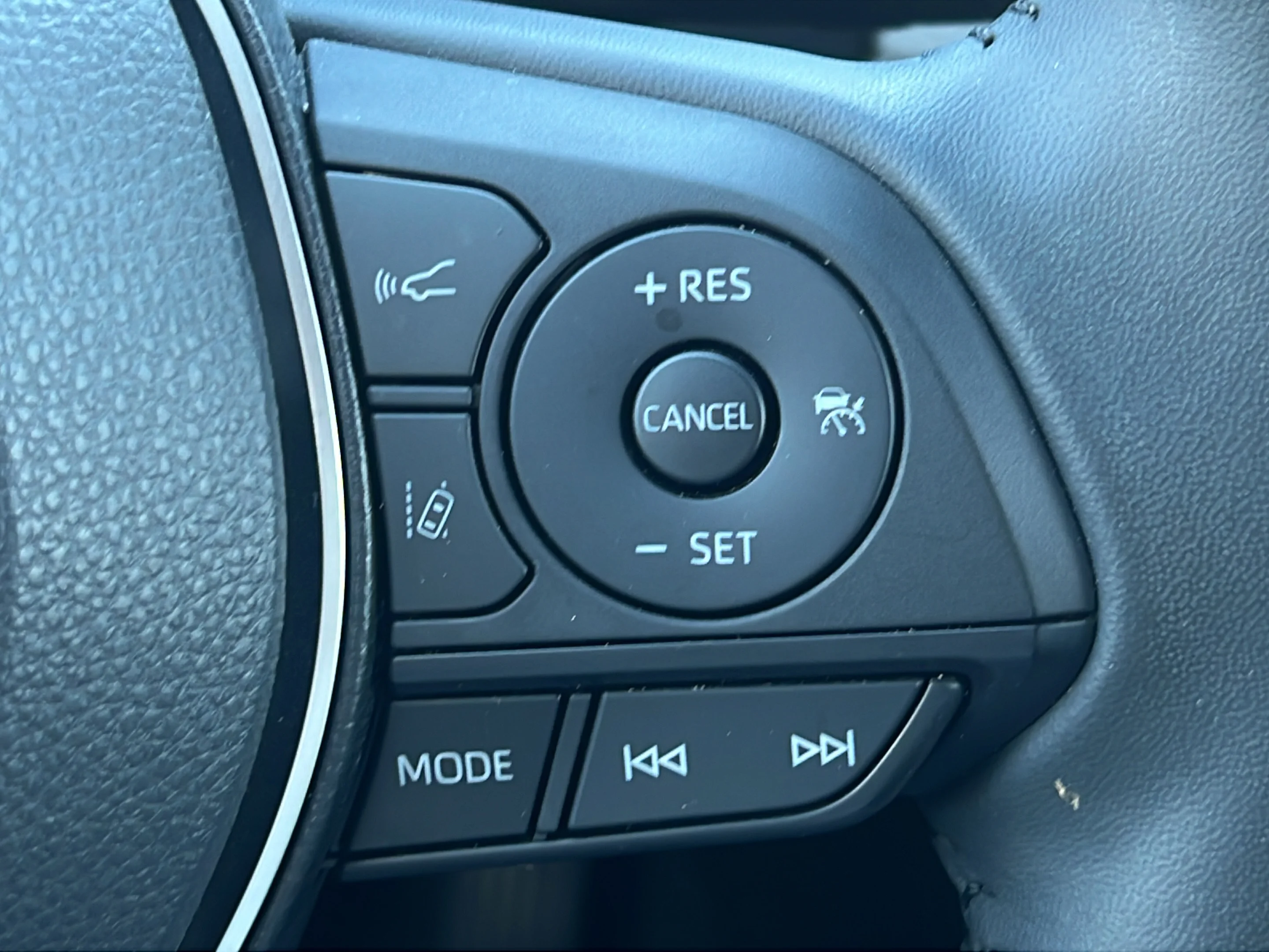 Used 2022 Blizzard Pearl Toyota Hybrid XLE Premium image 21