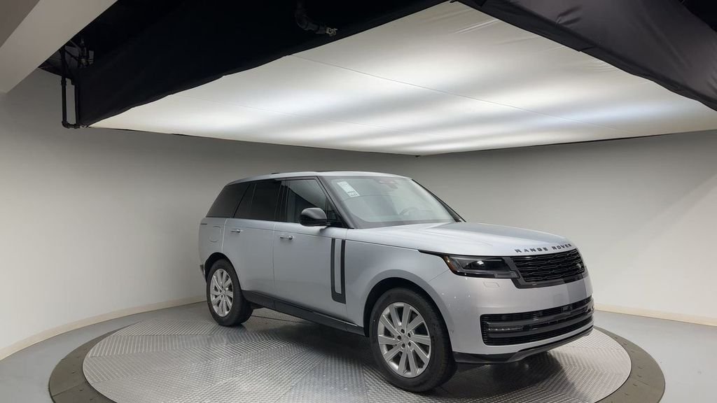 Used 2024 Hakuba Silver Metallic Land Rover SE image 2