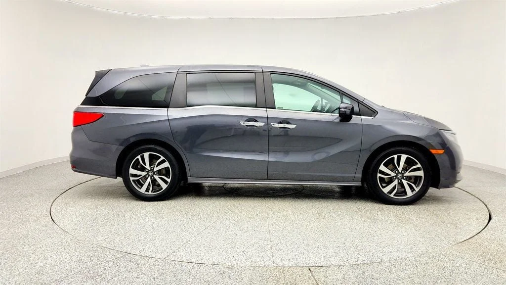 Used 2023 Modern Steel Metallic Honda Touring Automatic w/ Rear Entertainment System & Navigation image 4