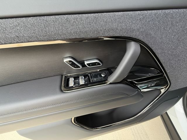 New 2026 Fuji White Land Rover Dynamic SE image 11