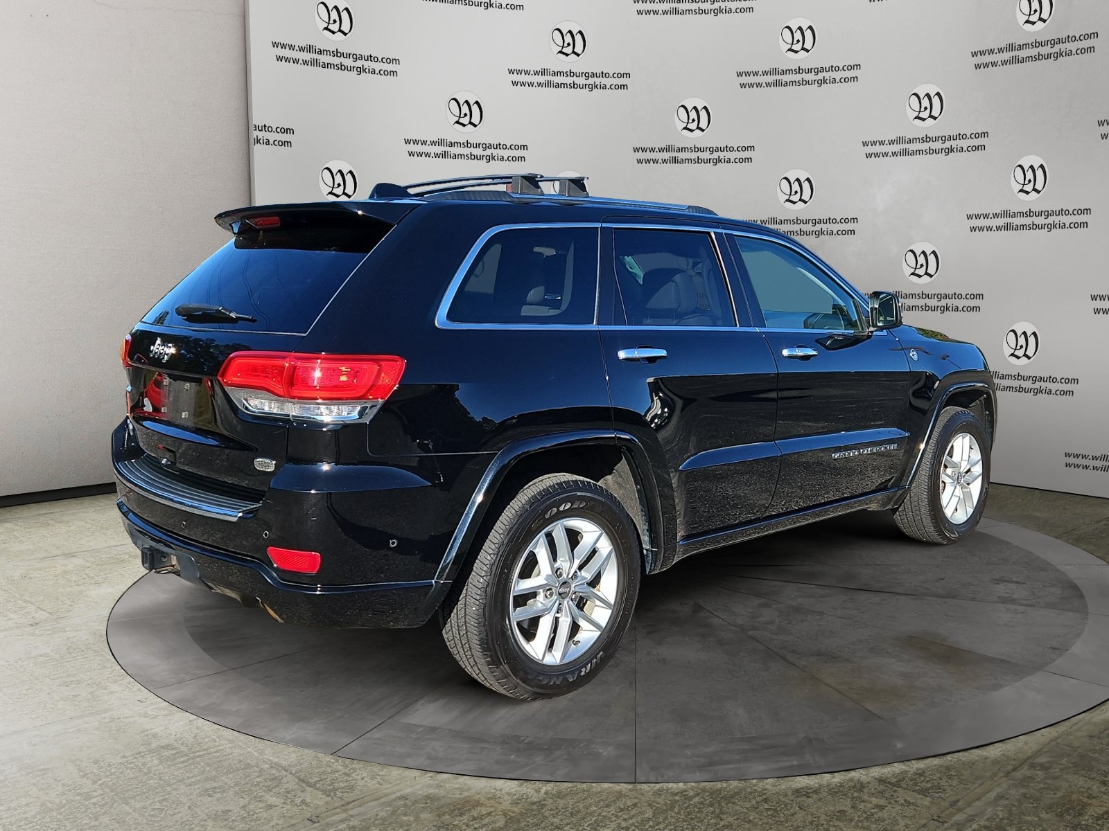 Used 2017 Black Jeep Overland image 5