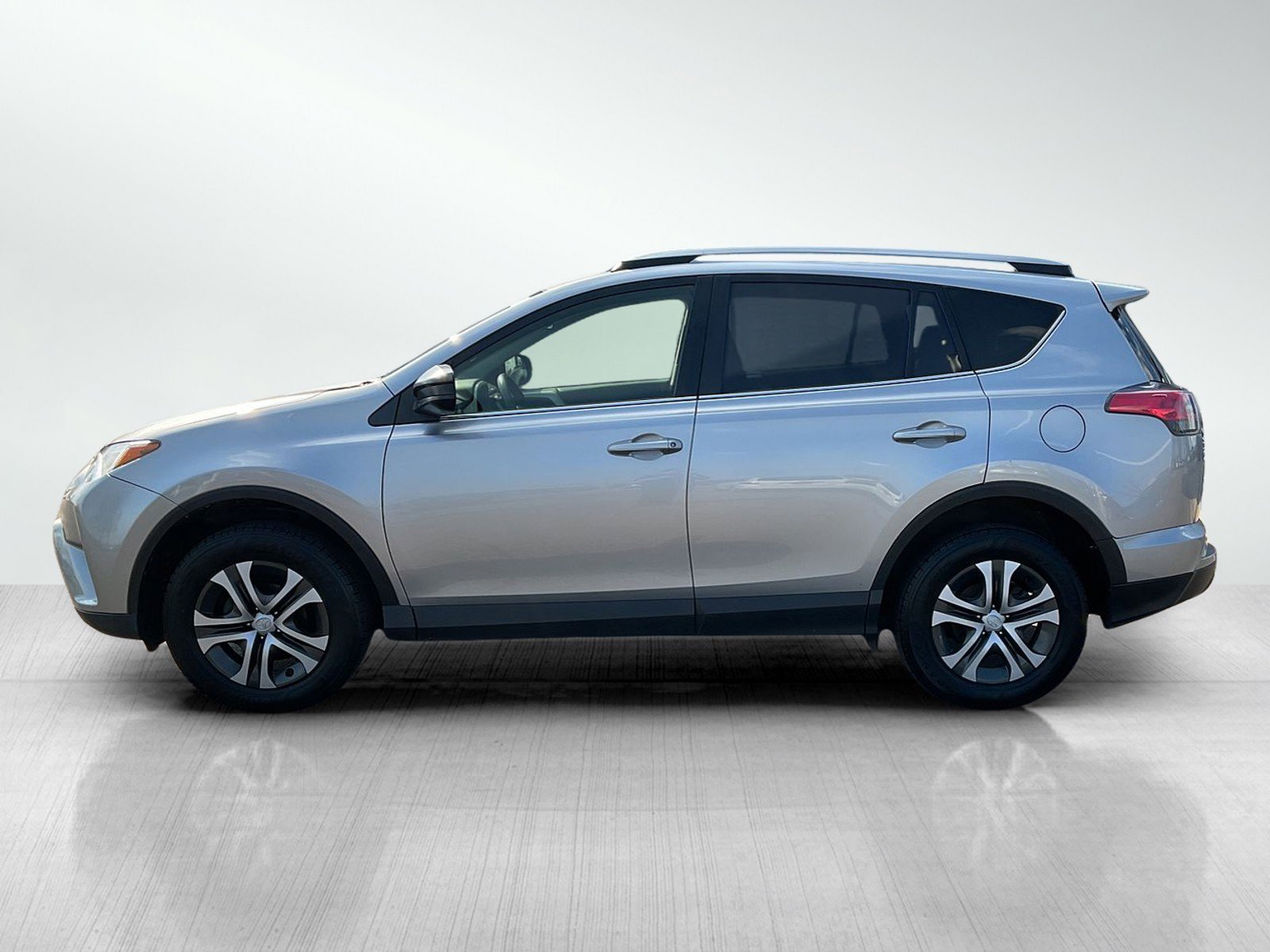 Used 2018 Toyota RAV4 LE with VIN JTMBFREV3JJ208191 for sale in Brainerd, Minnesota