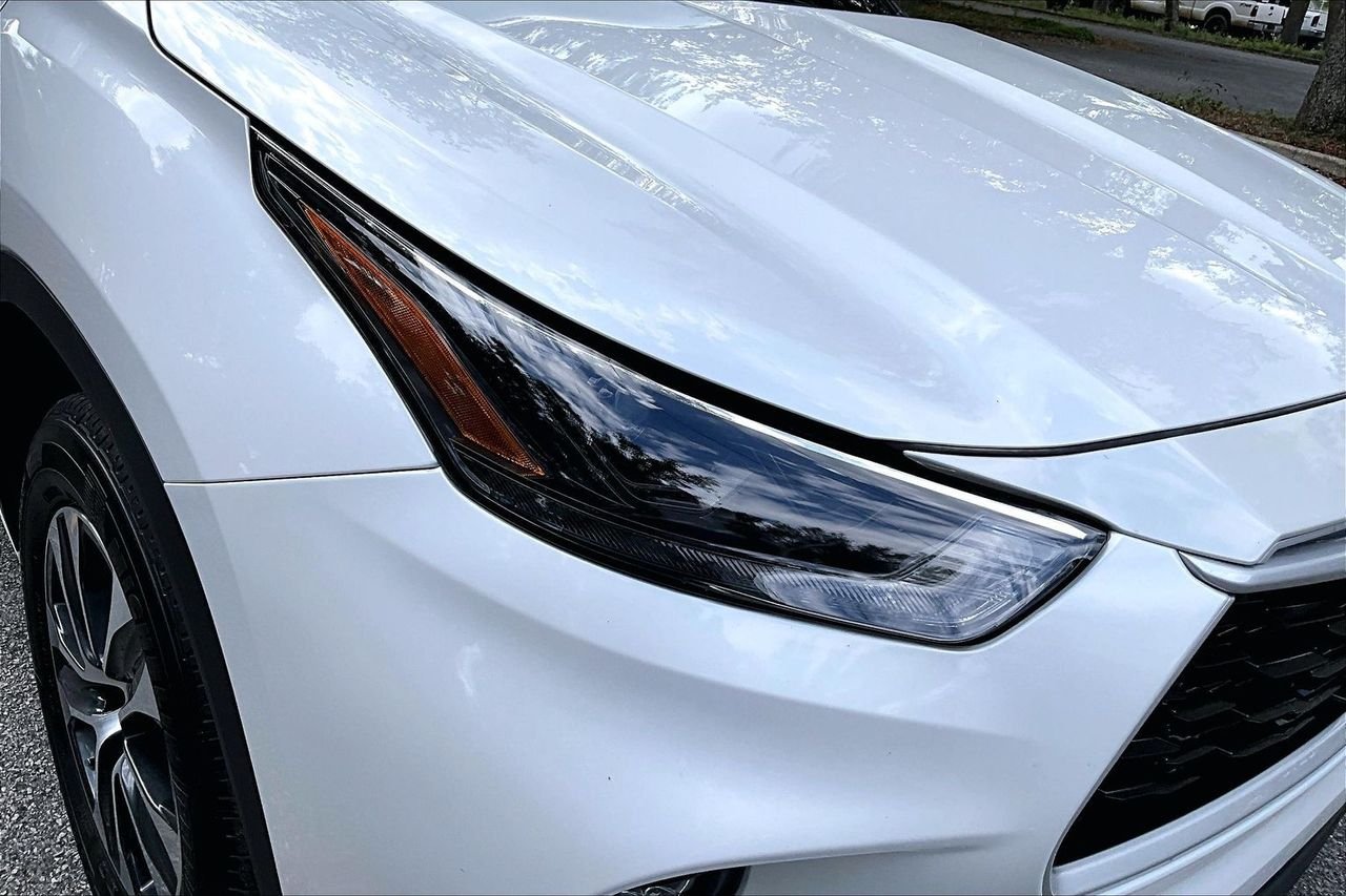 Certified Used 2025 Beige Toyota XLE image 33