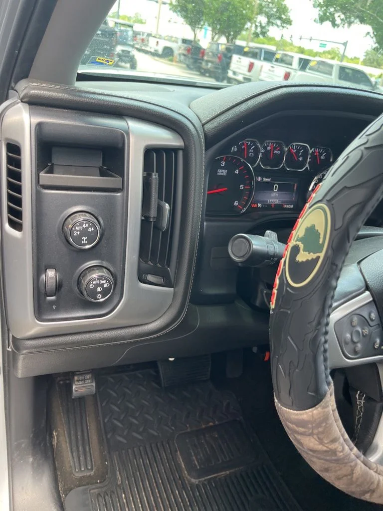 Used 2015 Silver GMC SLT image 17