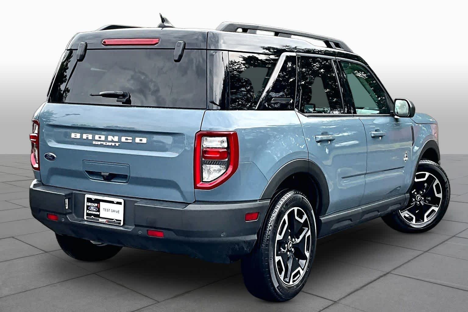 Used 2024 Azure Gray Metallic Tri-Coat Ford Outer Banks image 13