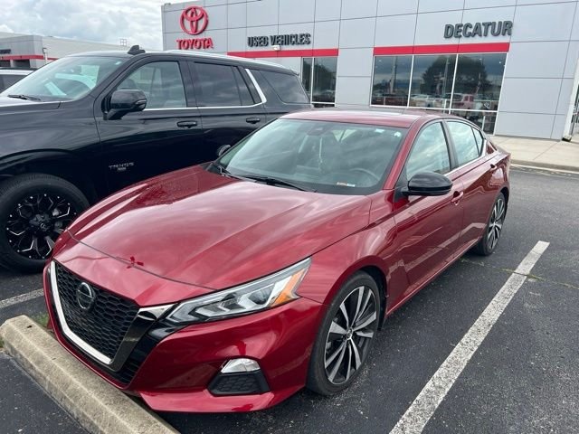 Used 2021 Red Nissan 2.5 SR image 1