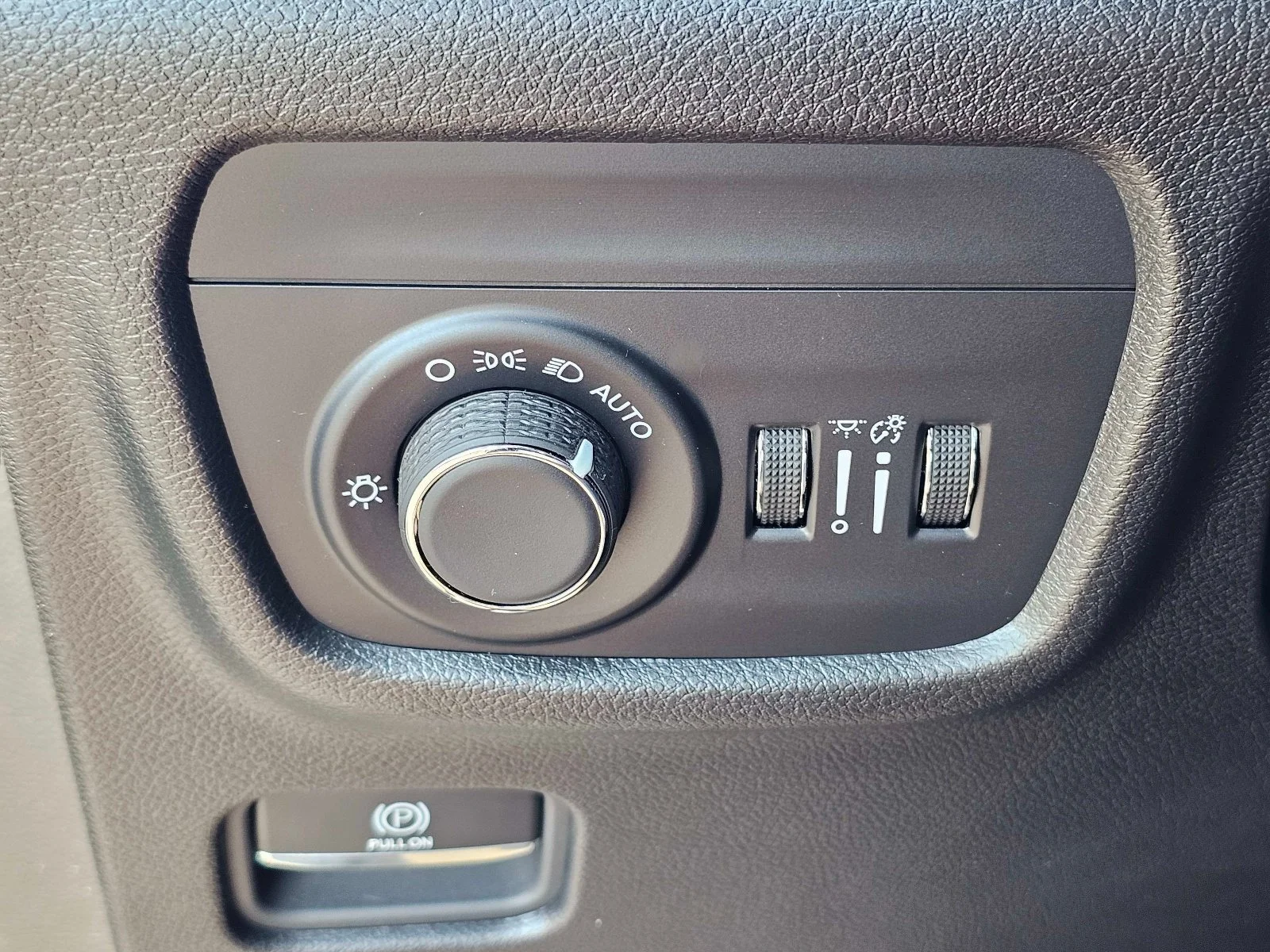 Used 2024 Diamond Black Crystal Pearlcoat Jeep Altitude image 18