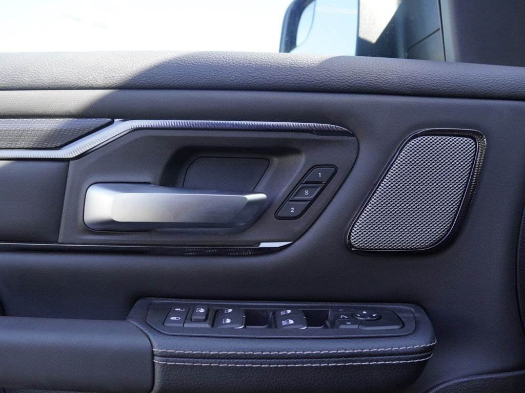 New 2026 Diamond Black Crystal Pearl-Coat Exterior Paint RAM Rebel image 9