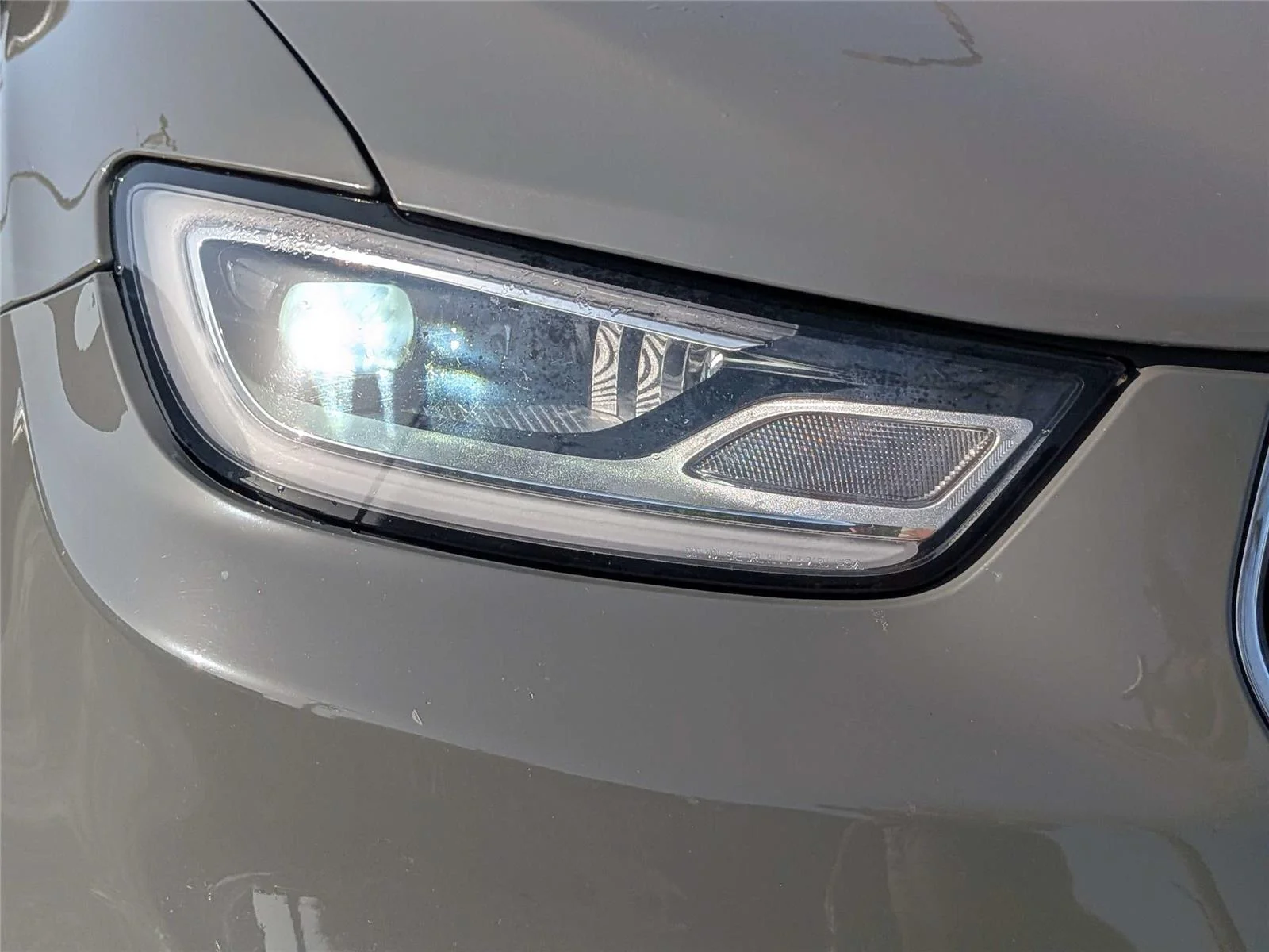 Used 2023 Gray Chrysler Touring L image 9