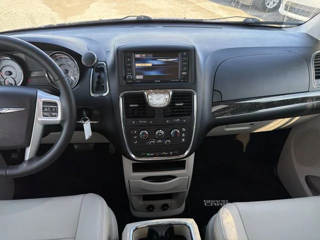 Used 2015 Silver Chrysler LX image 15