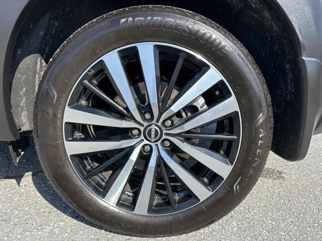 Used 2025 Black Nissan Platinum image 26