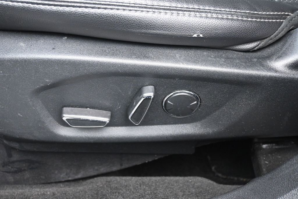 Used 2017 White Ford Limited image 19