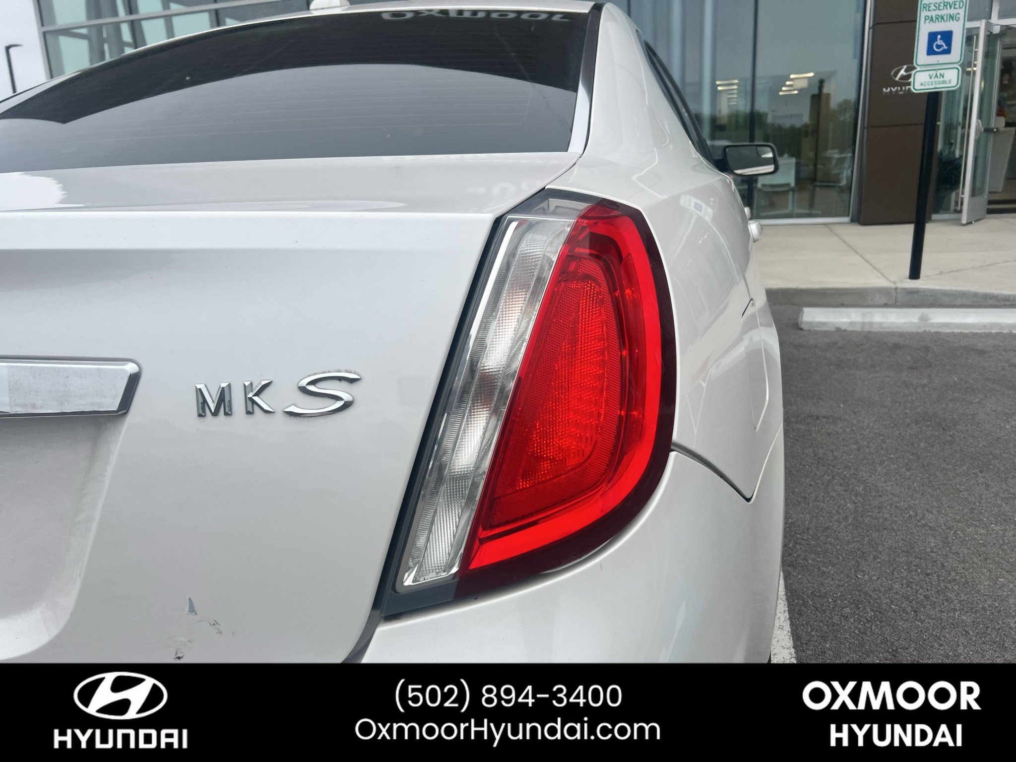 Used 2011 White Platinum Metallic Tri-Coat Lincoln Base image 14