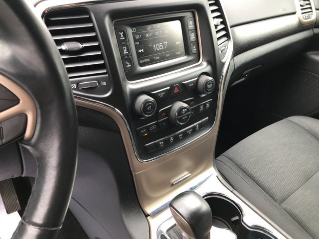 Used 2017 True Blue Pearlcoat Jeep Laredo image 17
