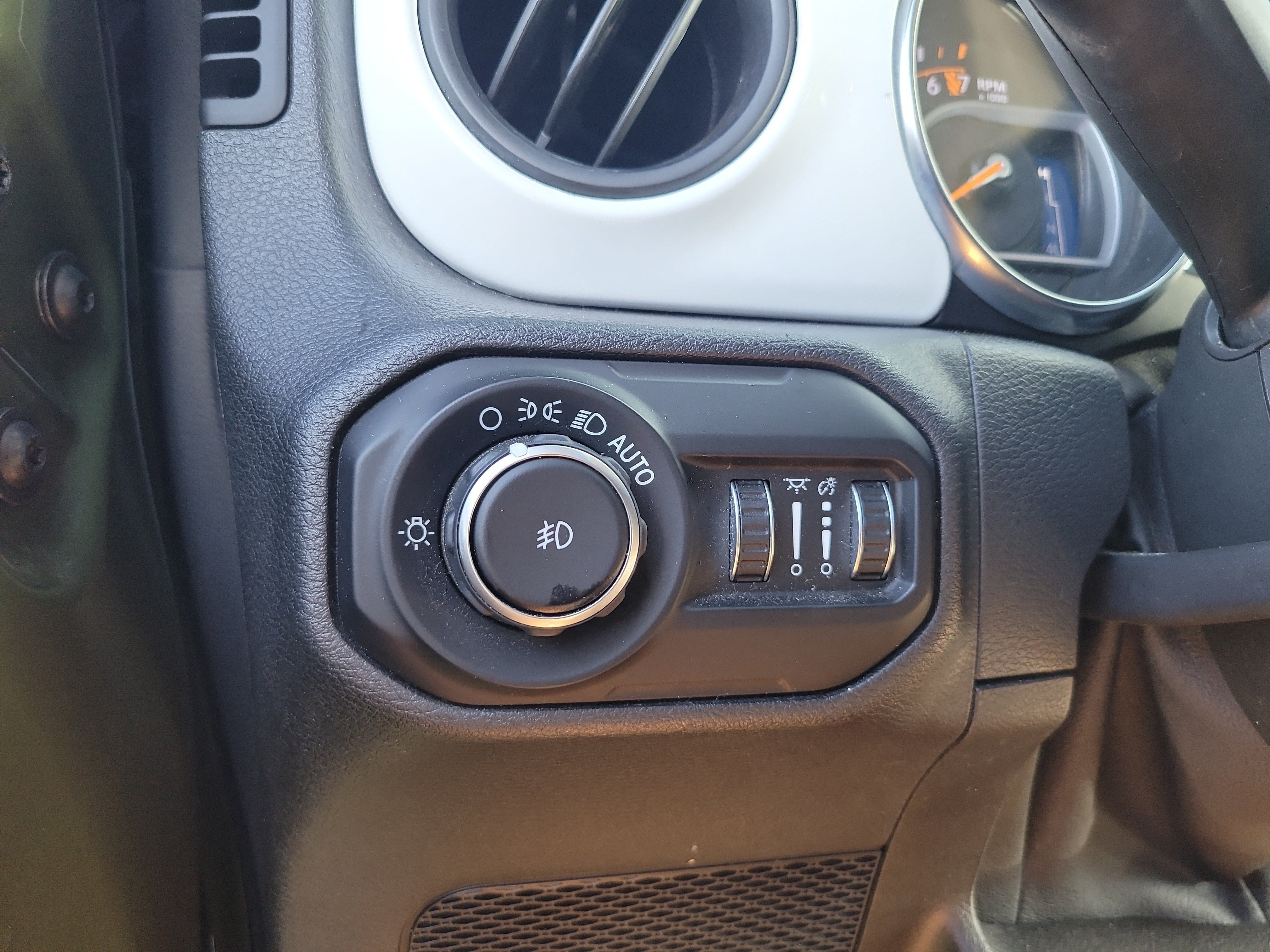 Used 2021 Sarge Green Clearcoat Jeep Unlimited Islander image 30