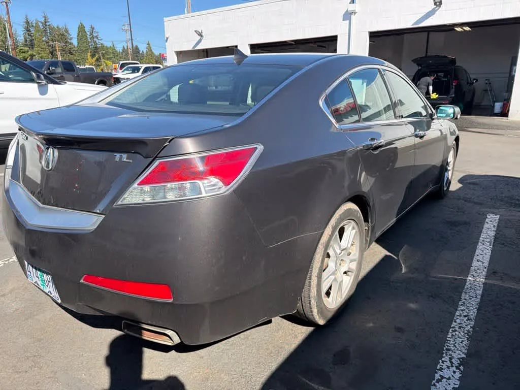 Used 2011  Acura  image 5