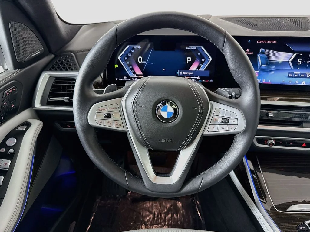 Used 2024 Gray BMW xDrive40i image 11