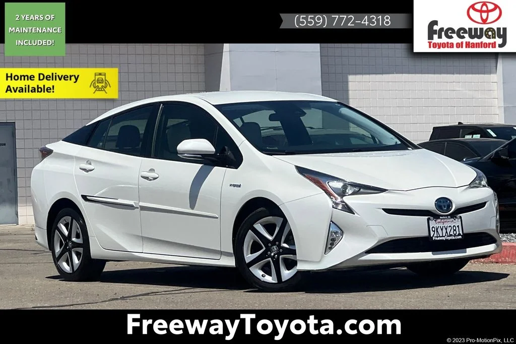 2016 Toyota Prius Three's photo