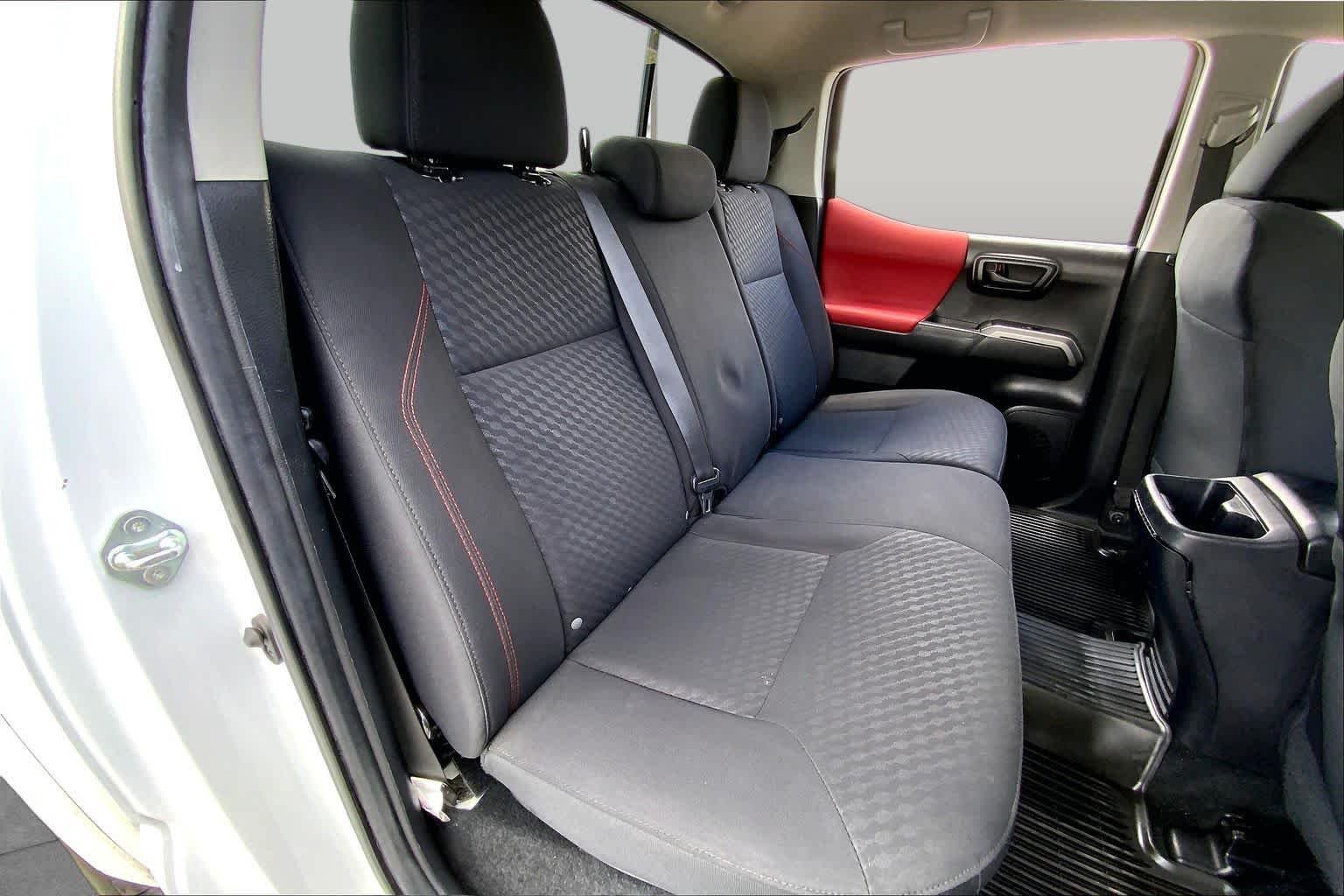 Used 2022 White Toyota SR5 image 19