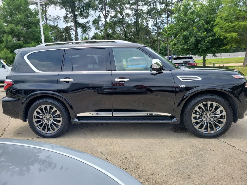 Used 2021 Black Nissan Platinum image 8