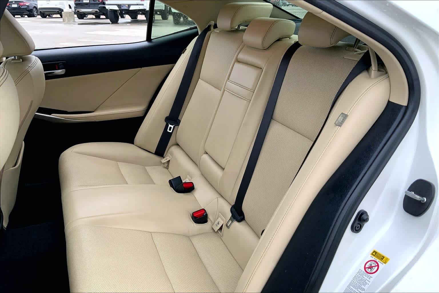 Used 2015 Starfire Pearl Lexus  image 20
