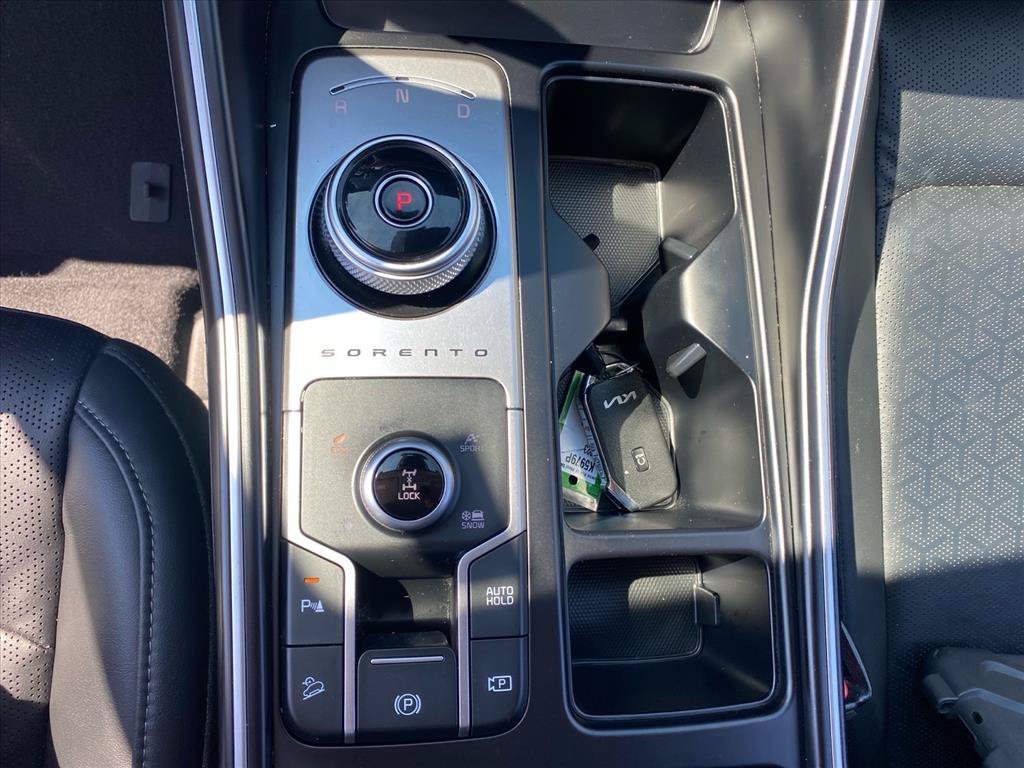 Used 2023 Snow White Pearl Kia EX image 13