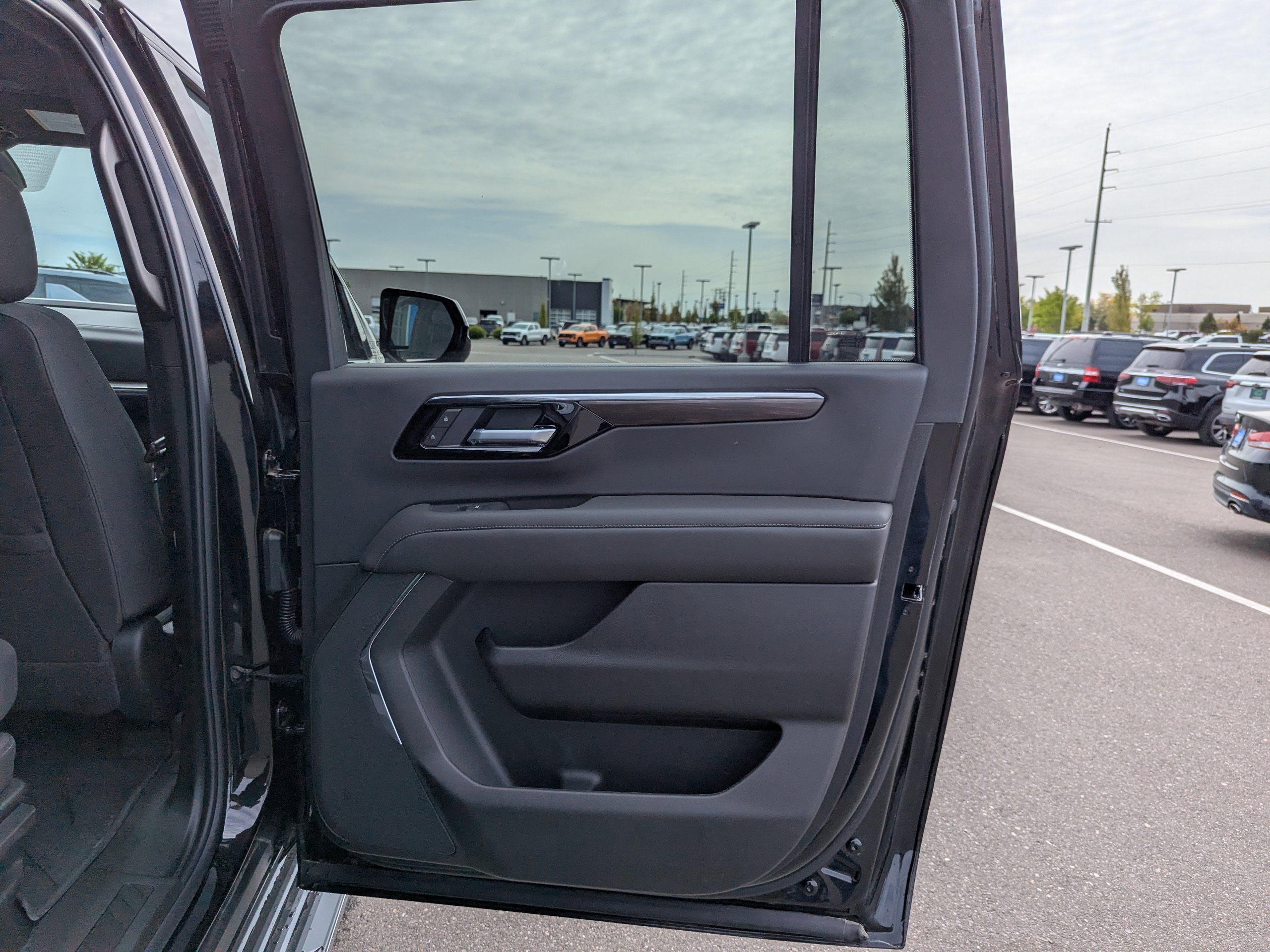 2026 Chevrolet Suburban LS - Photo 41