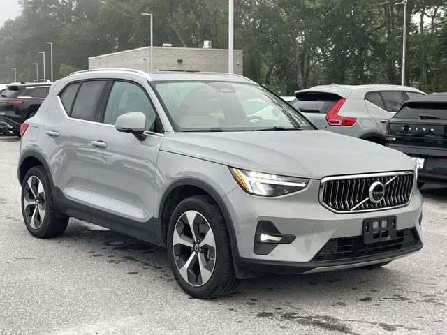 2025 Volvo XC40 Plus