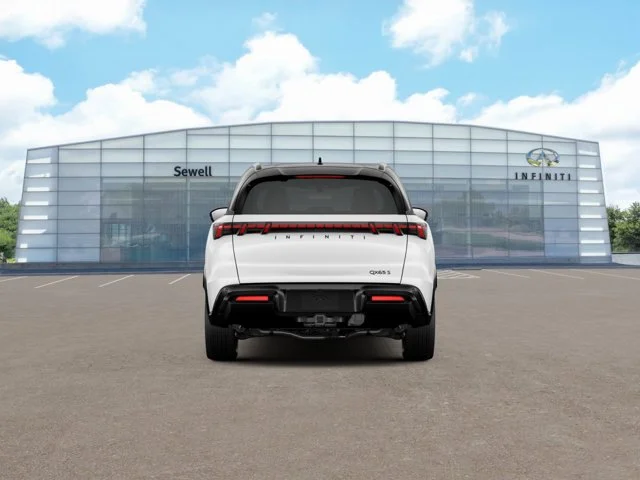 New 2027 2T RAD WHT INFINITI Sport AWD image 2