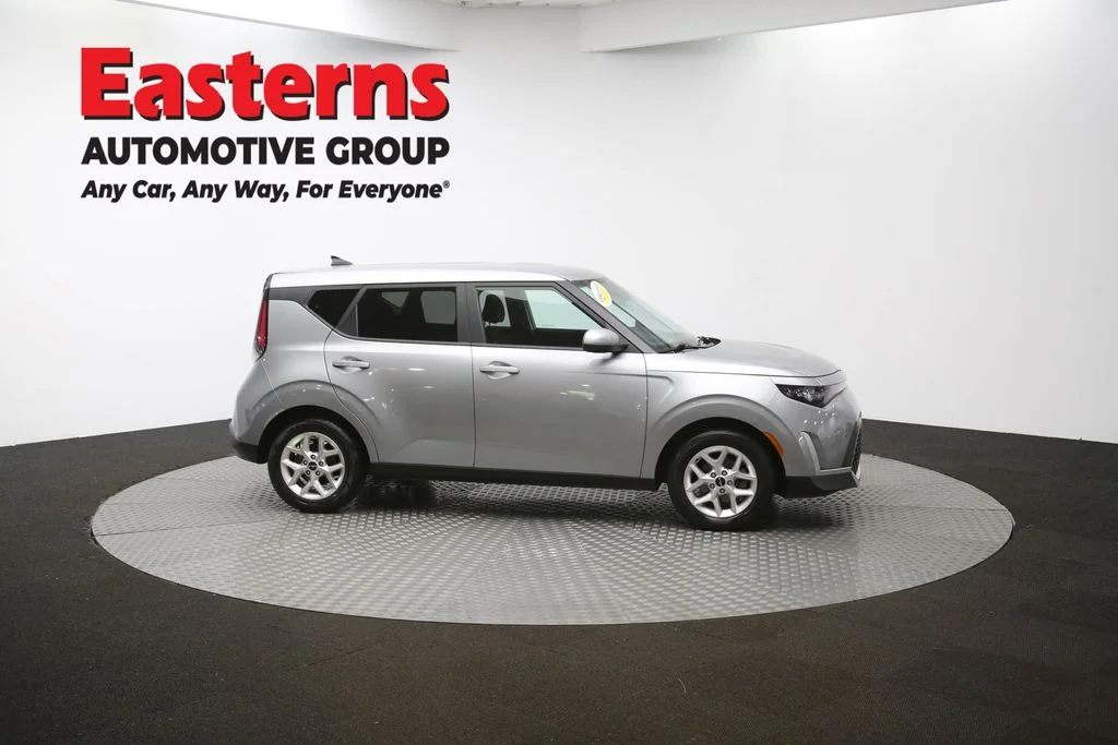 Used 2023  Kia LX image 44