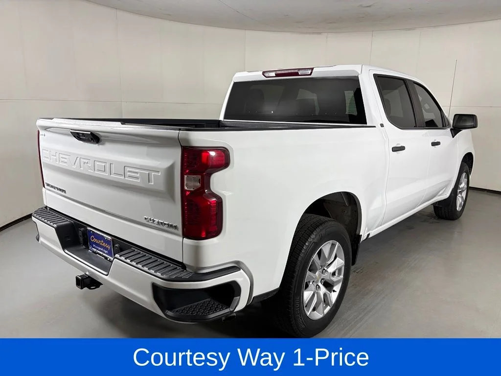 Used 2024 White Chevrolet Custom image 11