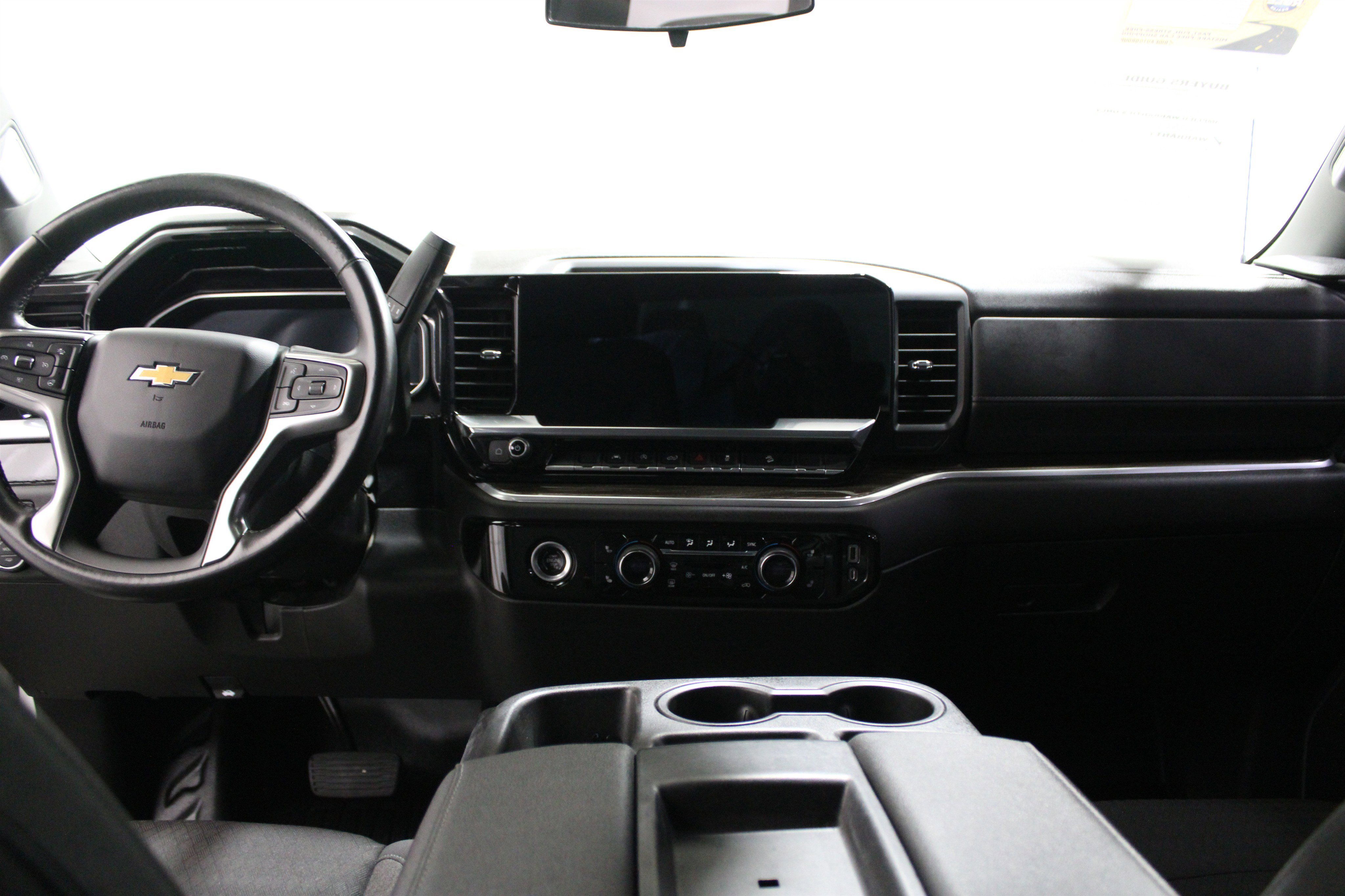 2023 Chevrolet Silverado 1500 LT photo 2