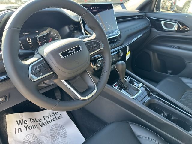 New 2026 Bright White Clear-Coat Exterior Paint Jeep Latitude image 15