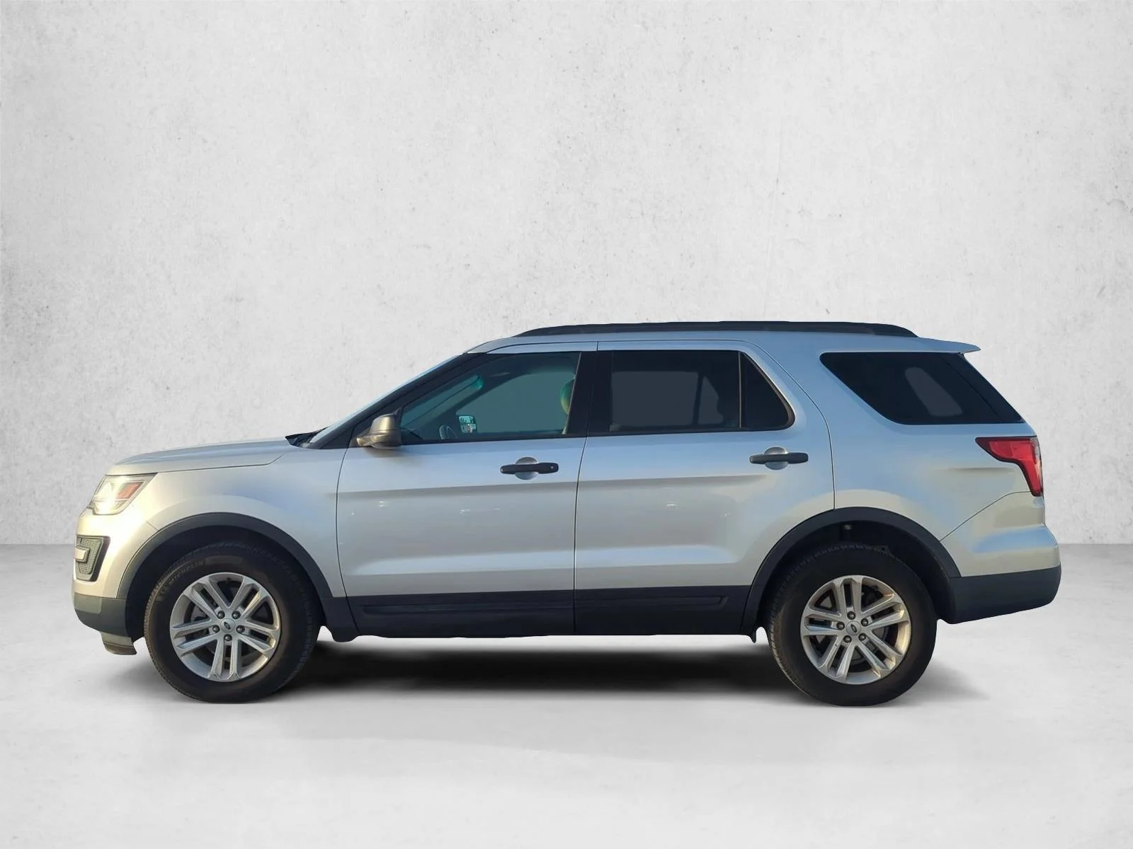 Used 2017 Ingot Silver Metallic Ford Base image 5