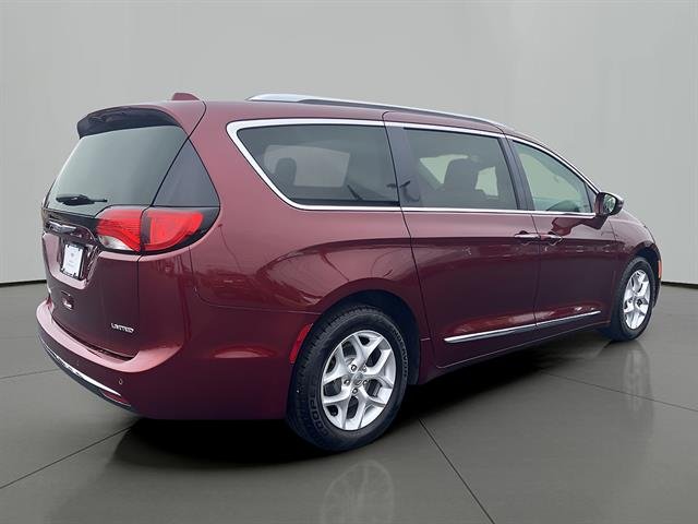 2020 Chrysler Pacifica Limited, photo 5 of 12
