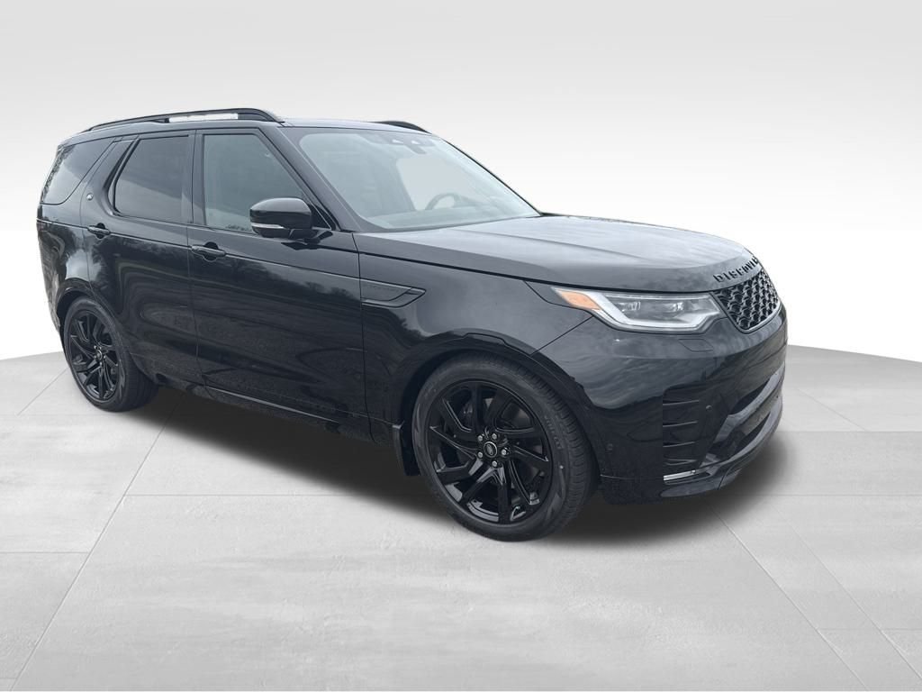 Used 2025 Black Land Rover Dynamic SE image 7