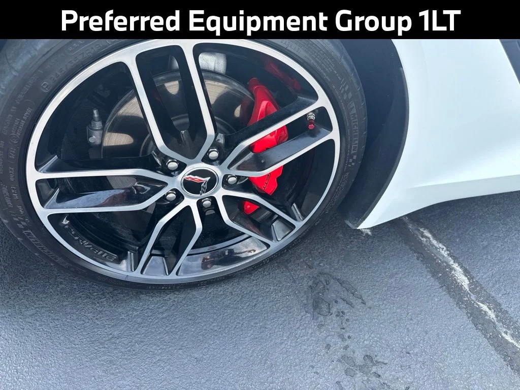Used 2019 White Chevrolet Stingray image 3