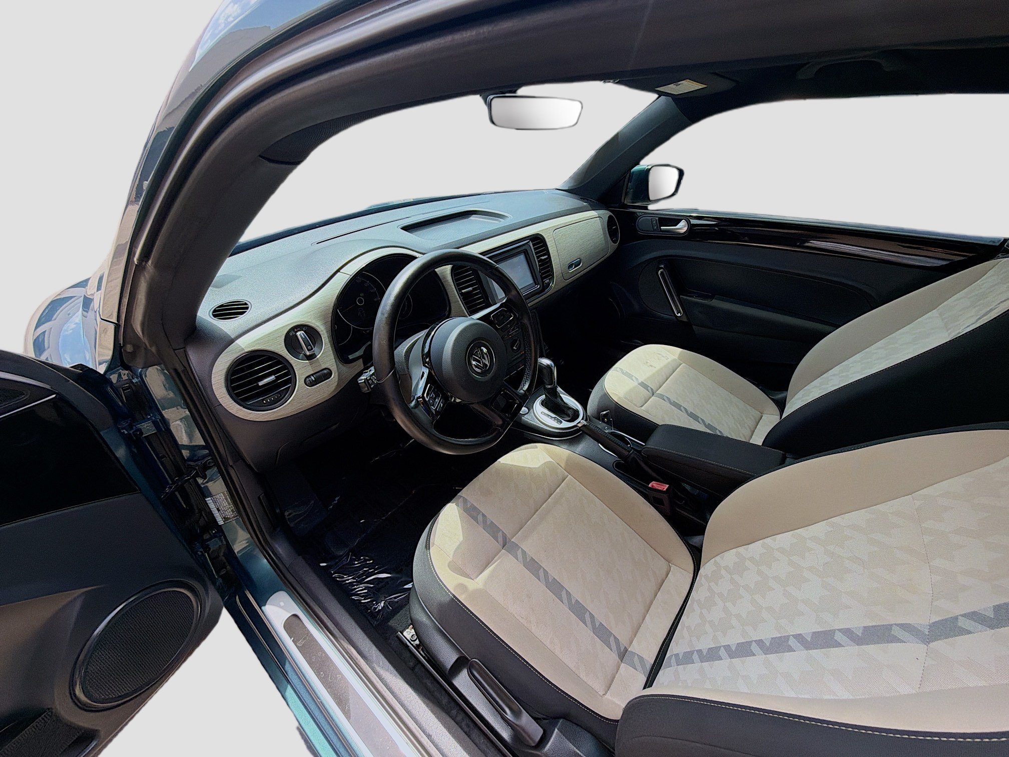 Used 2018 Teal Metallic Volkswagen Coast image 9