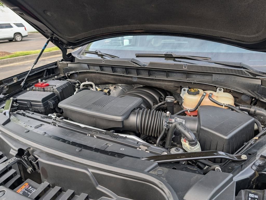 Used 2022 Black Chevrolet Z71 image 30