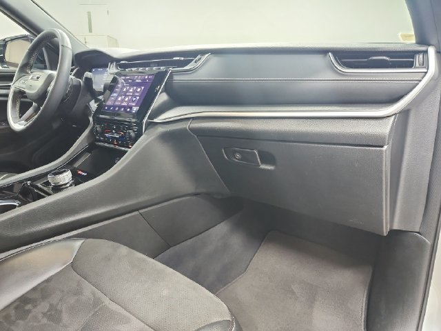 Used 2023 Silver Jeep Altitude image 41