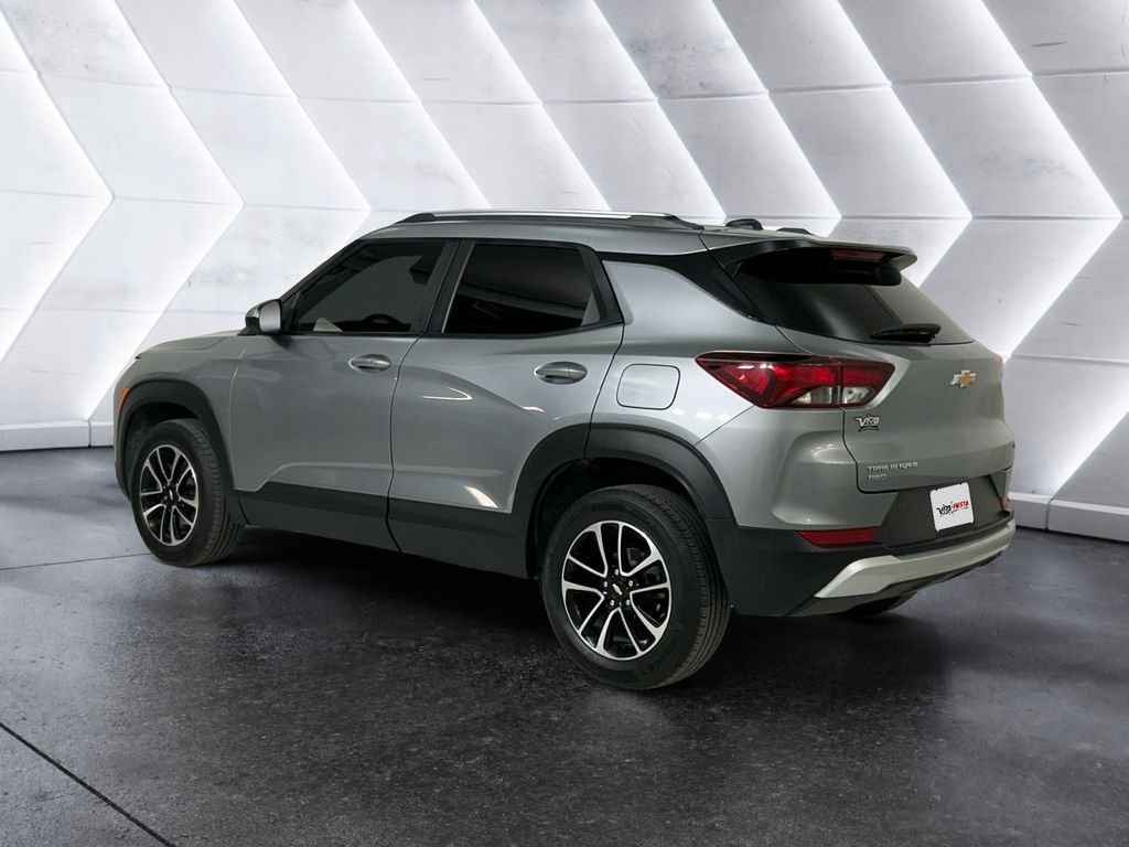 Used 2025 Gray Chevrolet LT image 6